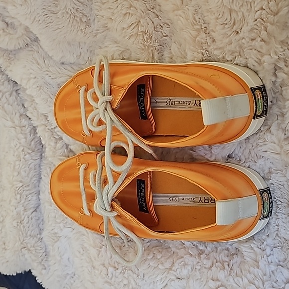 Sperry - Picture 1 of 4